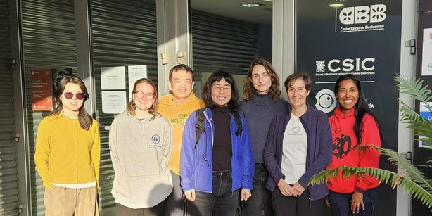 The picture shows a group of Microbial Oceanography Lab members together with collaborators.
